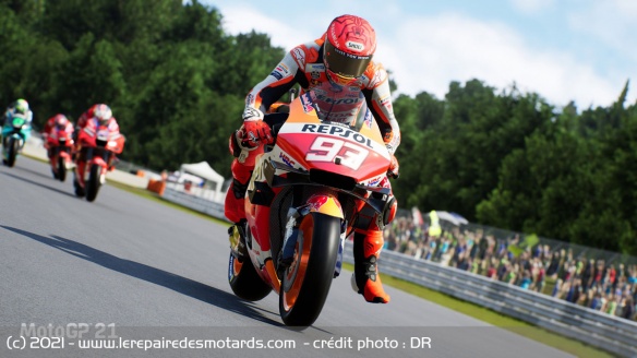 Le freinage demande de la finesse, ou d'activer les aides pour ralentir sans risque de stoppie