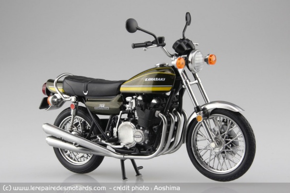 Kawasaki 750 RS chez Aoshima