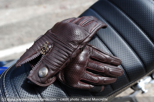 Il y a des gants courts, sans manchette pour l'été