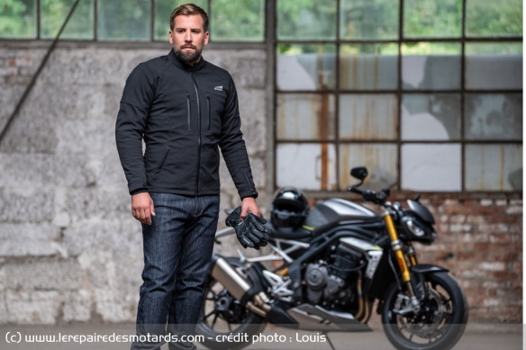 Blousons, gants, jeans... la collection compte plus de 150 références Blousons, gants, jeans... la collection compte plus de 150 références