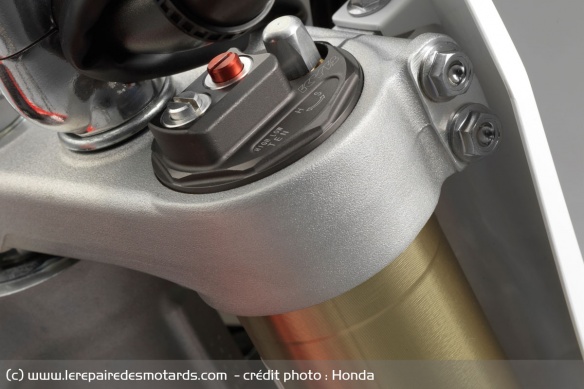 Fourche KYB de la Honda CRF450R 2016 Fourche KYB de la Honda CRF450R 2016