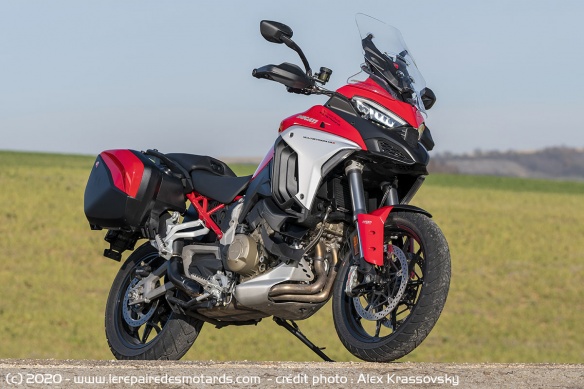 Entammé dans les années 40, le partenariat avec Ducati se poursuit encore aujourd'hui Entammé dans les années 40, le partenariat avec Ducati se poursuit encore aujourd'hui
