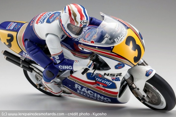 Moto radio-commandée Kyosho au 1/8e