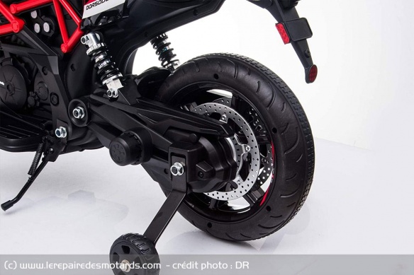 L'Aprilia Dorsoduro sous licence bénéficie de belles finitions L'Aprilia Dorsoduro sous licence bénéficie de belles finitions