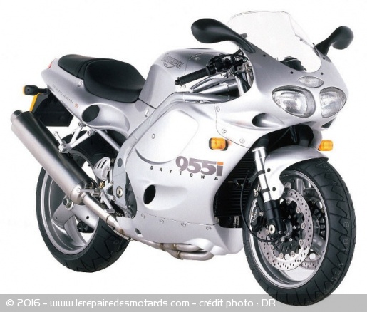 A acheter avant tout le monde : Triumph 955i Daytona