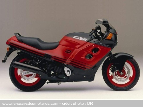 Génération Fireblade : la 1000 F de 1987