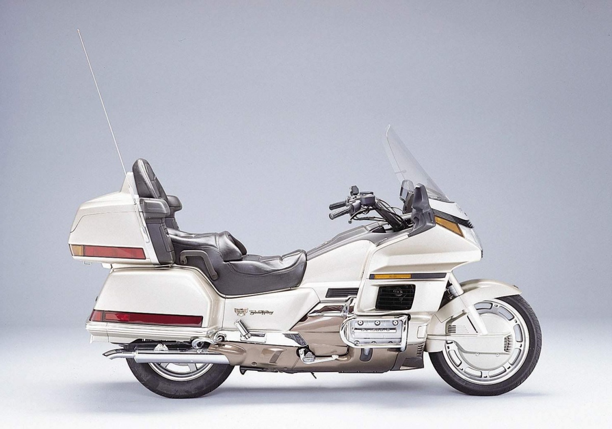 [Image: generation-honda-goldwing-1500_hd.jpg]