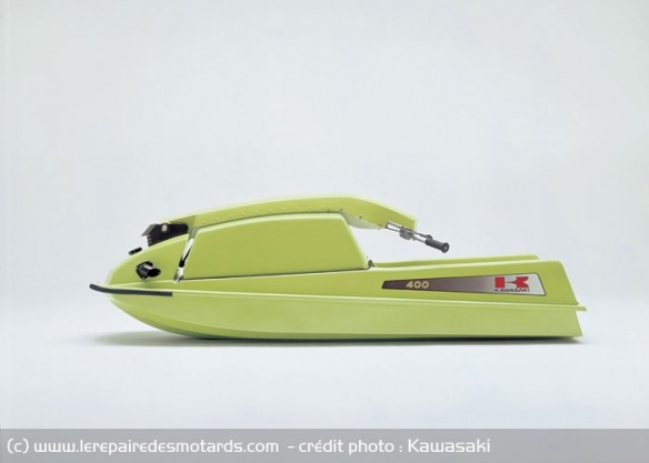 Le JS400 de 1973, premier Jet Ski lancé par Kawasaki