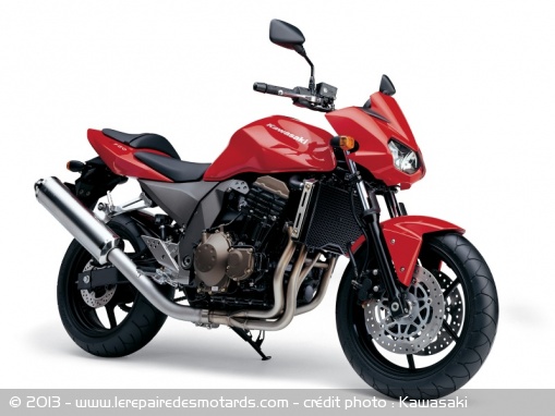 Kawasaki Z 750 rouge millésime 2004