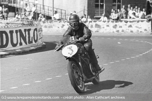 Bob Foster lors du Tourist Trophy 1950