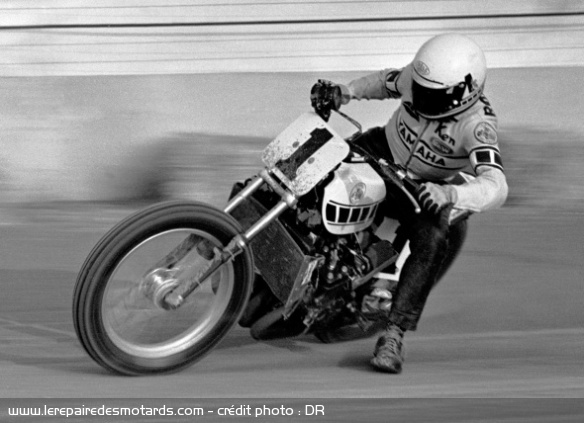 Le top 15 des motos qui font peur ! TZ 750 de Flat track