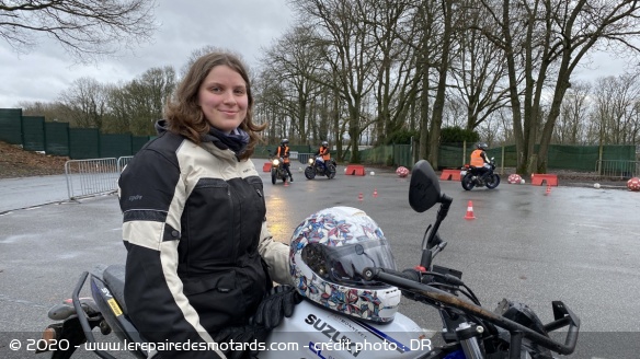 Aanthia va passer son permis moto