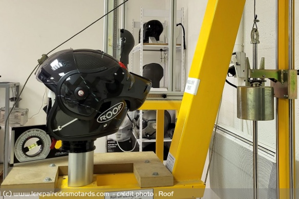 Test d'un casque modulable sur la norme d'homologation des casques ECE 22-06