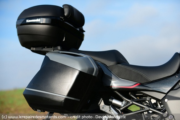 Top-case moto avec dosseret passager