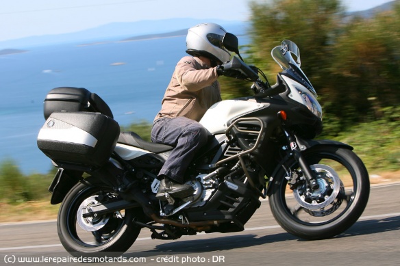 Valises latérales et top case sur Suzuki VStrom 650