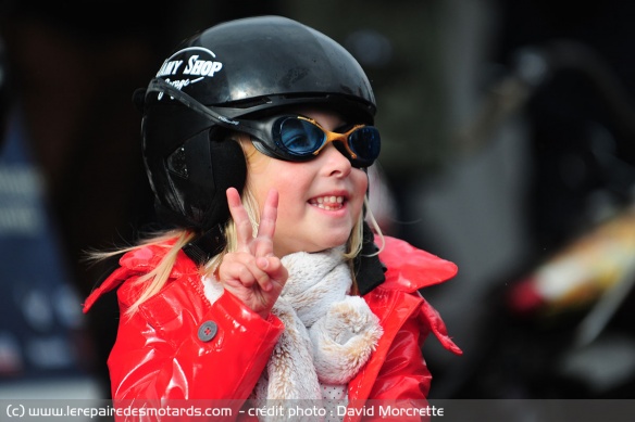 Rouler à moto avec un enfant