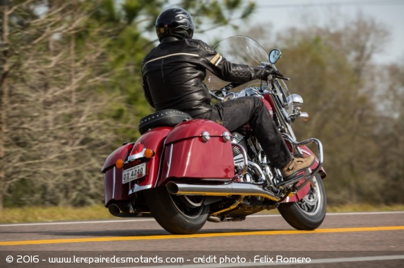 Essai : blouson cuir Ixon Motors, action Indian, de dos