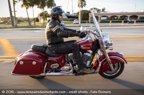Essai : blouson cuir Ixon Motors, cruising en Indian Springfield