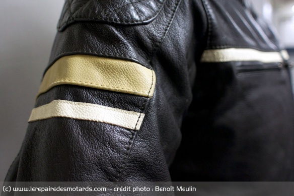 Essai : blouson cuir Ixon Motors, bandes laterales