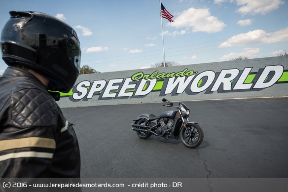 Essai : blouson cuir Ixon Motors, statique Orlando