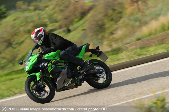 Essai du All One Heritage sur la Kawasaki Ninja 125