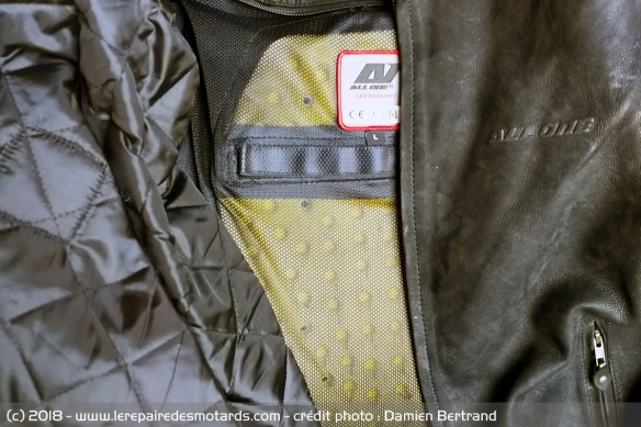 Protection dorsale ajoutée au blouson