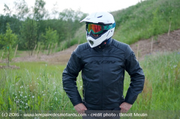 Essai du blouson en cuir Ixon Piston