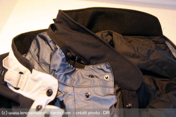 Col veste Dainese D-Explorer GoreTex