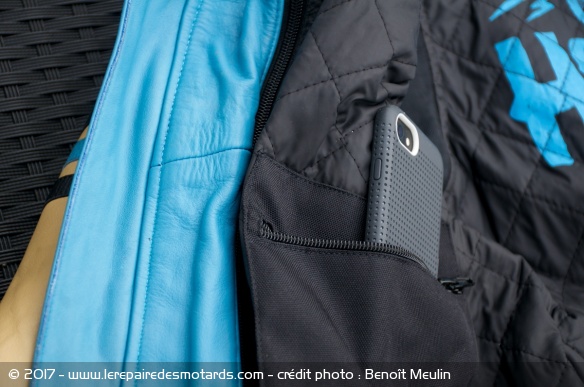 Essai blouson cuir Helstons Kurt et ses nombreuses poches