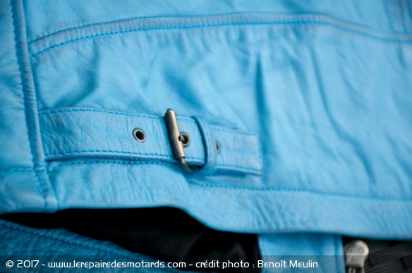 Essai blouson cuir Helstons Kurt, serrage taille