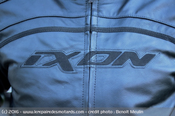 L'Ixon Piston reste sobre dans son look