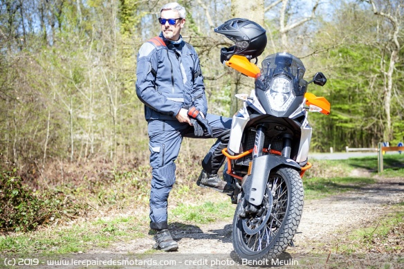 Essai de l'ensemble adventure veste, pantalon et gants T.UR