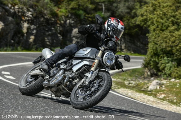Essai du Vanucci Nubuck avec la Ducati Scrambler 1100