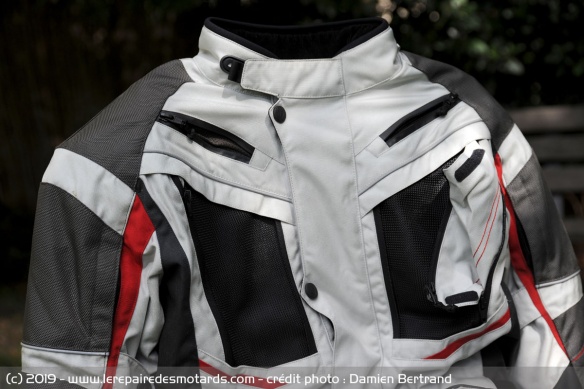 Essai de l'ensemble veste et pantalon Vanucci Okovango II
