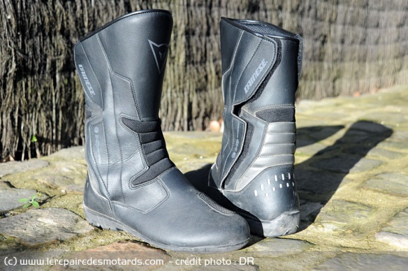 Simples, hautes, étanches et légères, voilà comment résumer les Dainese Tempest