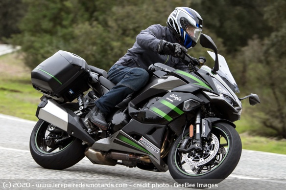 Essai des bottes Vanucci VTB-20 sur la Kawasaki Ninja 1000 SX