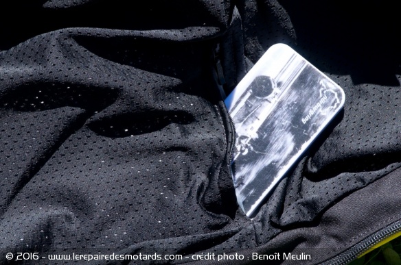 Poche intérieure zippée sur Dainese Blackjack