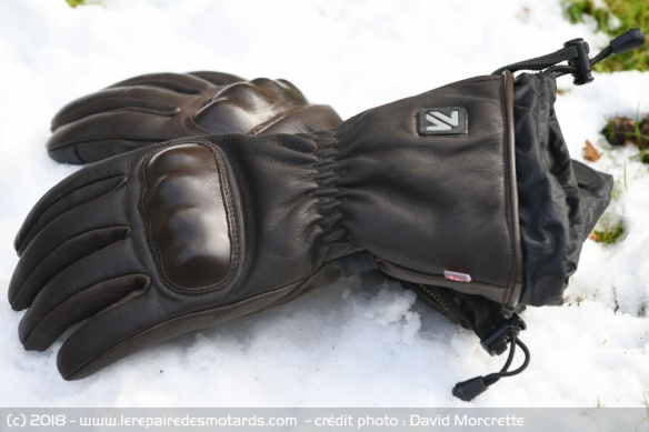 Gants chauffants VQuattro Virago dans la neige
