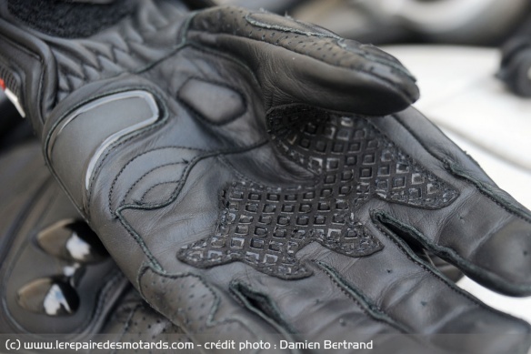 Les gants DXR Curbstones sont aérés sous la paume