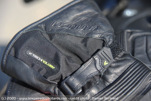 Les gants sont dotés d'une doublure Primaloft et d'une membrane OutDry