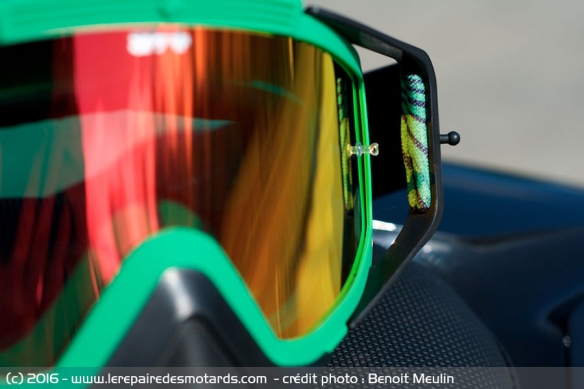 Détails de finition du masque TT Spy Optic Omen MX