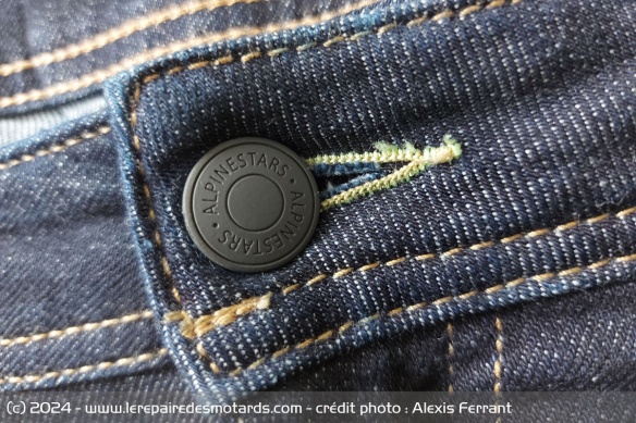Le jean Cult-8 Stretch présente de bonnes finitions Le jean Cult-8 Stretch présente de bonnes finitions