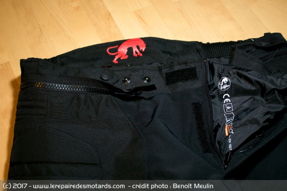 Pantalon Furygan Cold Master : serrage de la taille sur 3 niveaux