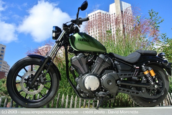 Yamaha XV 950 Bolt R-Spec en ville