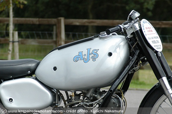 L'énorme réservoir de l'AJS Porcupine E90