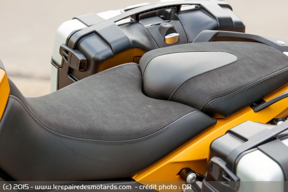La selle offre une assise agréable au pilote et à son passager