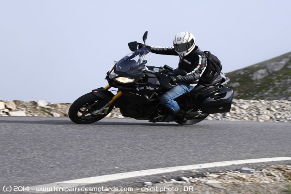 Aprilia Caponord sur départementale