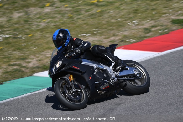 Essai de l'Aprilia RSV4 1100 Factory sur piste