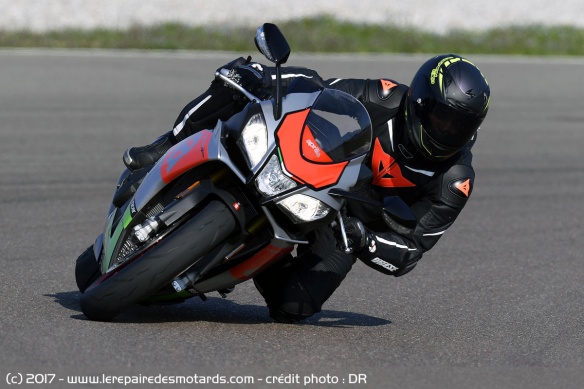 La RSV4 RF sur l'angle