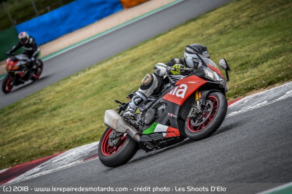 L'Aprilia RSV4 RF sur circuit